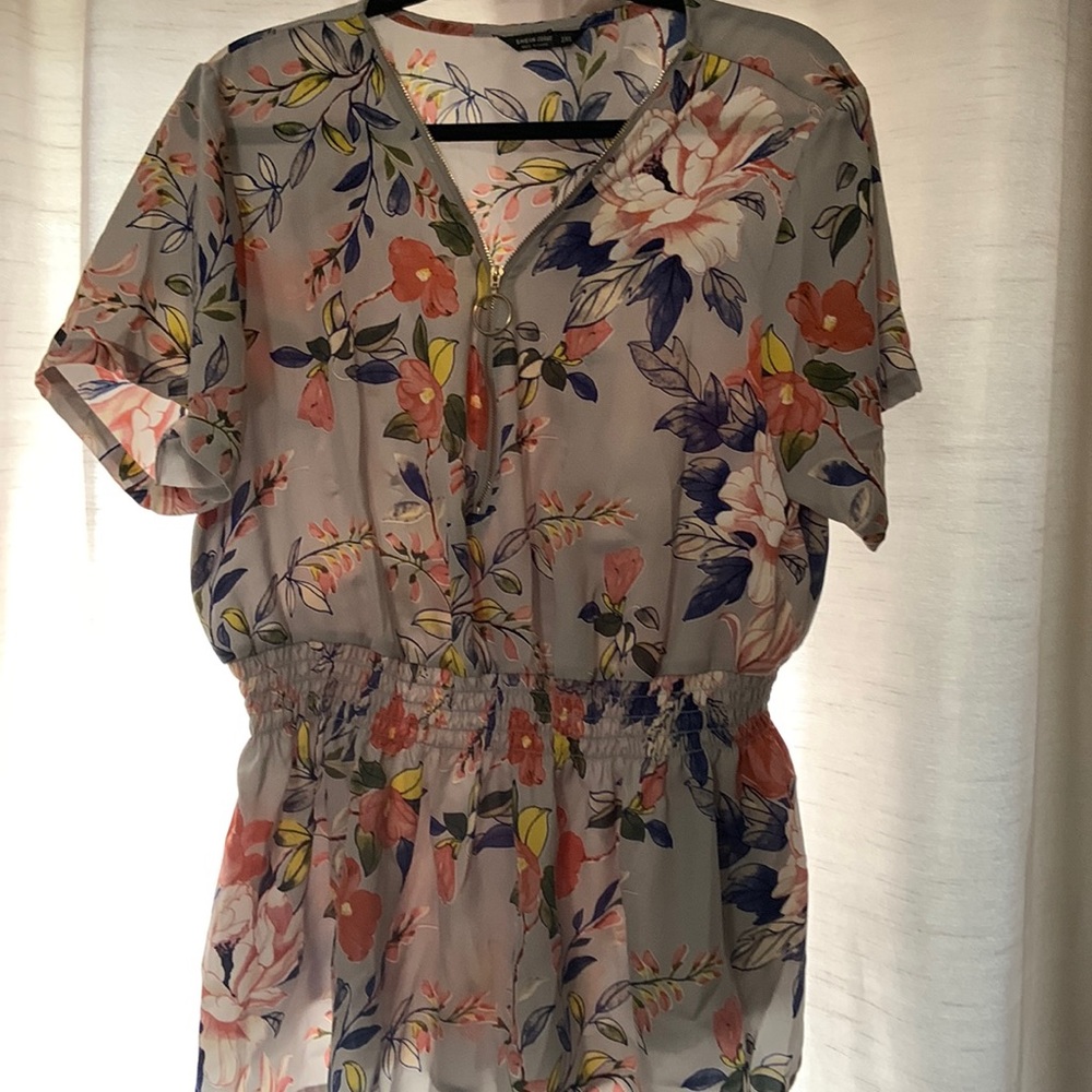 Floral zippered peplum top size 2XL
